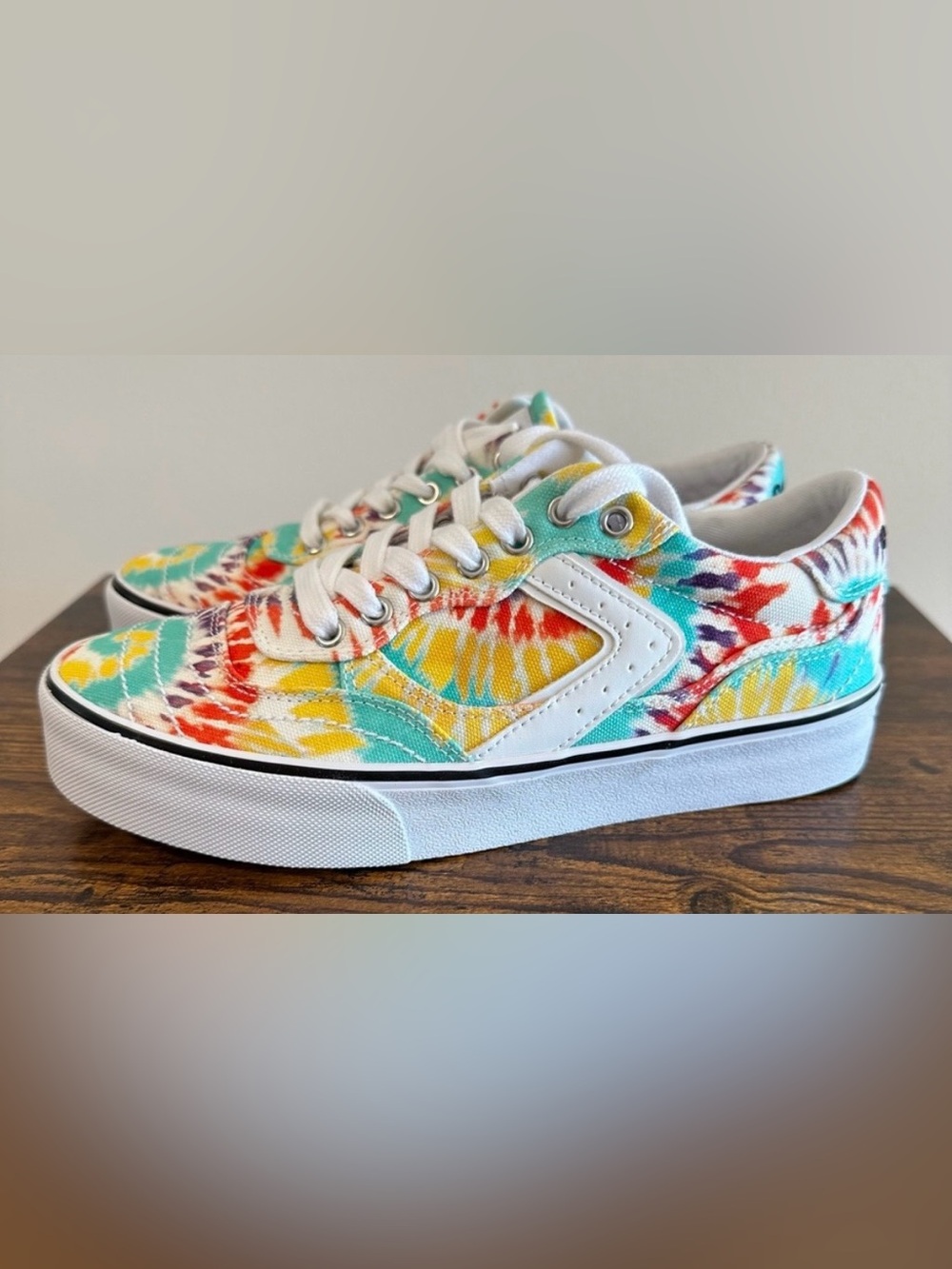 Airwalk Girls Harley Tie Dye Sneakers NWT SiE Big Girls 6